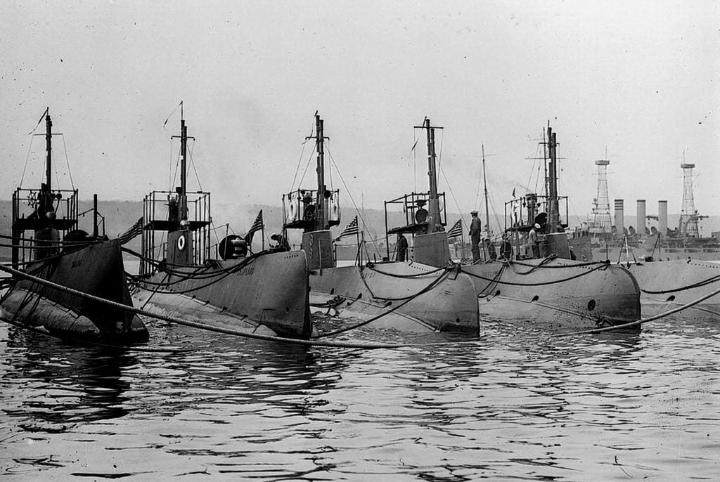 p20_-_us_navy_submarines_circa_1942