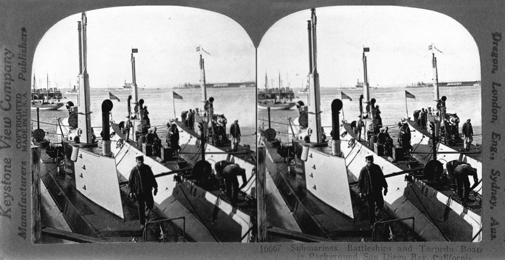 p55_-_us_navy_submarines_battleships_torpedo_boats_in_san_diego_bay_1920