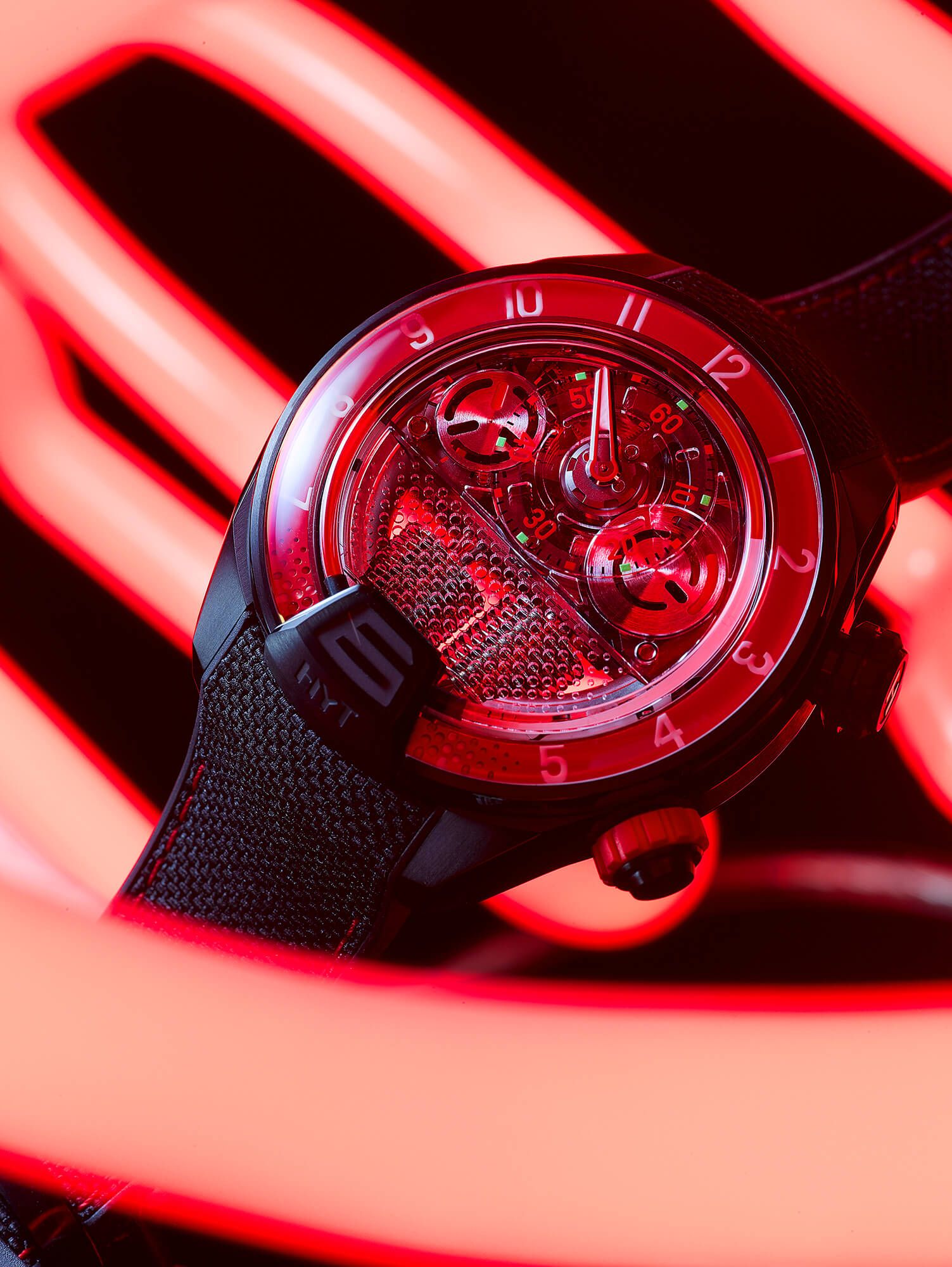 HYT H4 RedFluid blog debajo del reloj