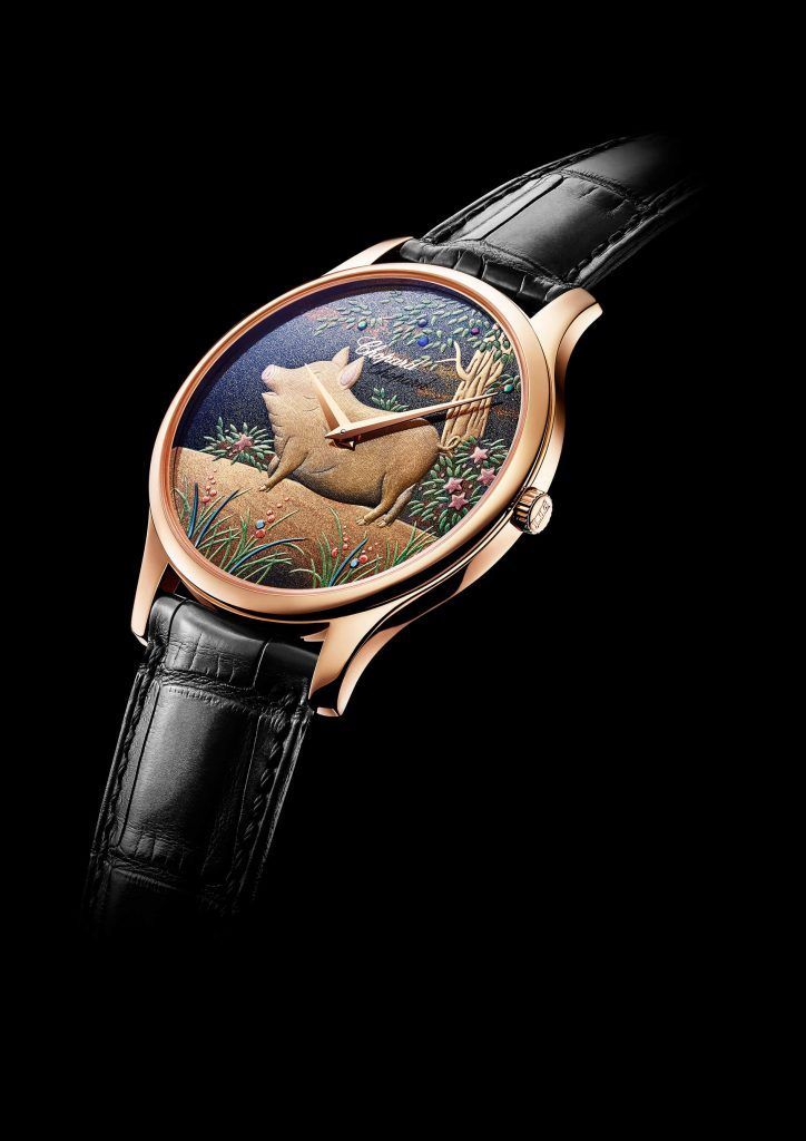 L.U.C XP Urushi Year of the Pig lado blog debajo del reloj