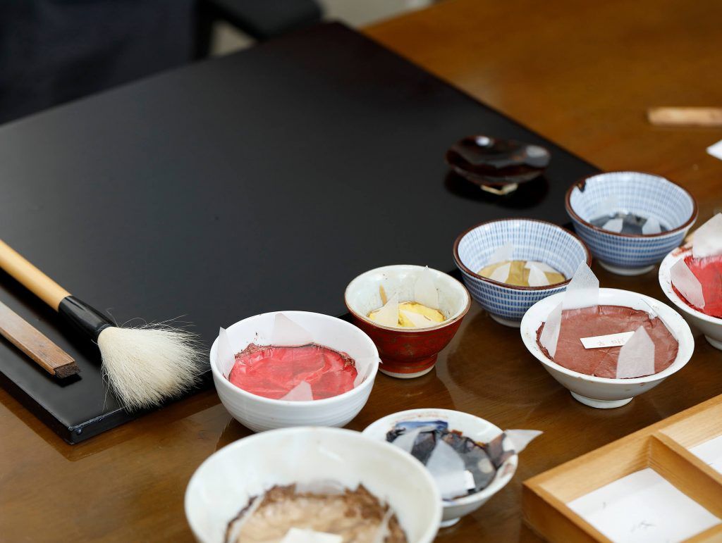 making L.U.C XP Urushi Year of the Pig back blog debajo del reloj 2