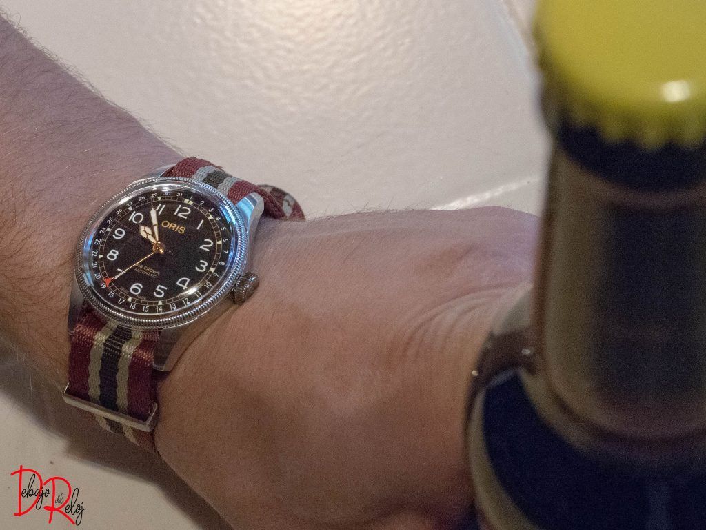 detalle reloj botellin 2 movember Oris blog debajo del reloj