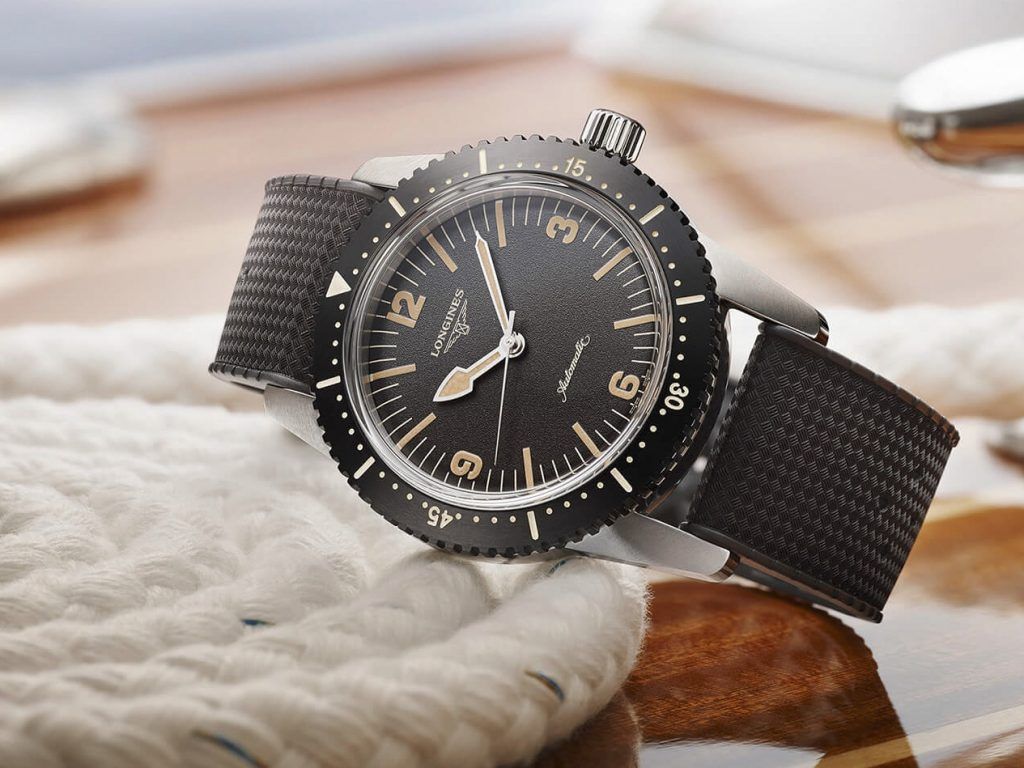 The Longines Skin Diver Watch detalle esfera blog debajo del reloj