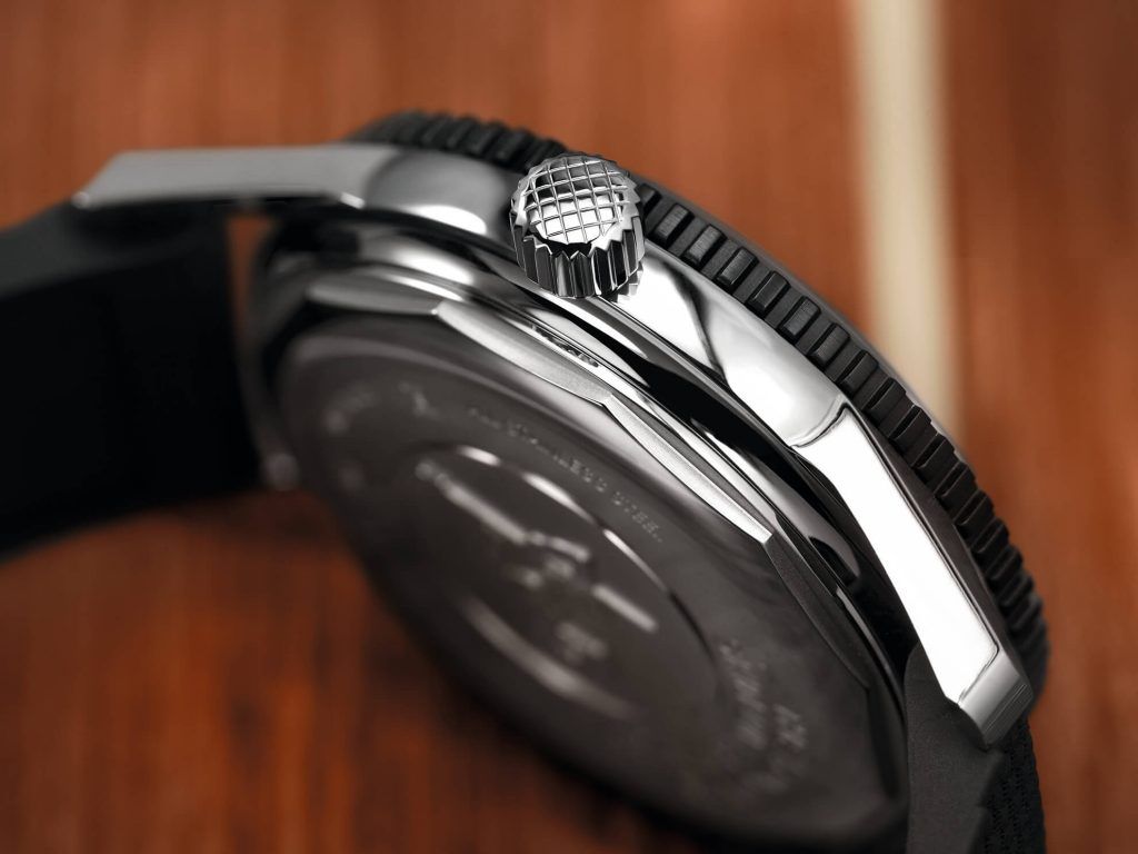 The Longines Skin Diver Watch detalle blog debajo del reloj