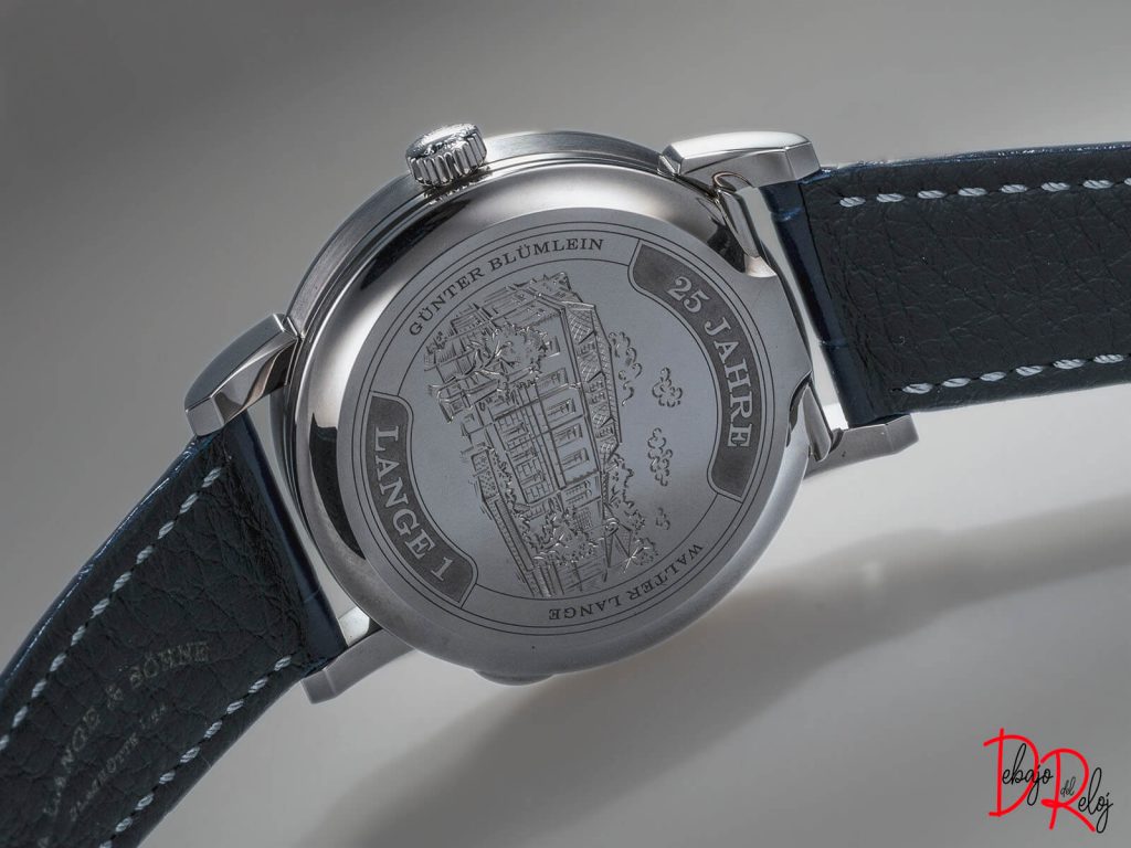 Lange 1 25th Anniversary blog debajo del reloj lado