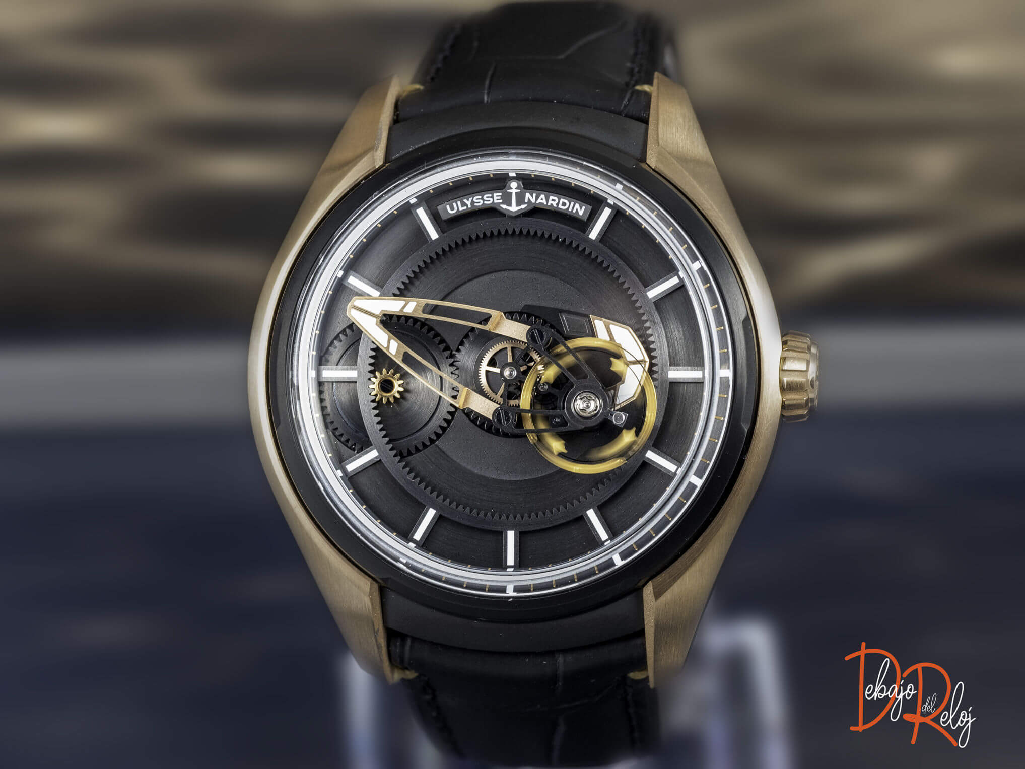 Ulysse nardin Freak X oro rosa debajo del reloj