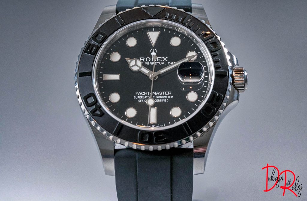 rolex yacht master 42 cobra debajo del reloj