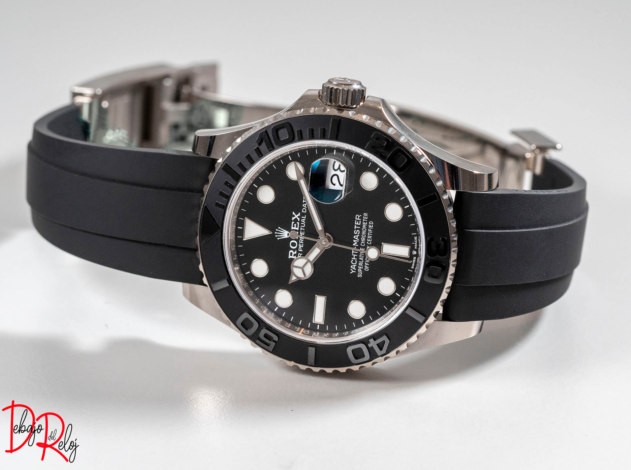 rolex yacht master 42 frontal debajo del reloj