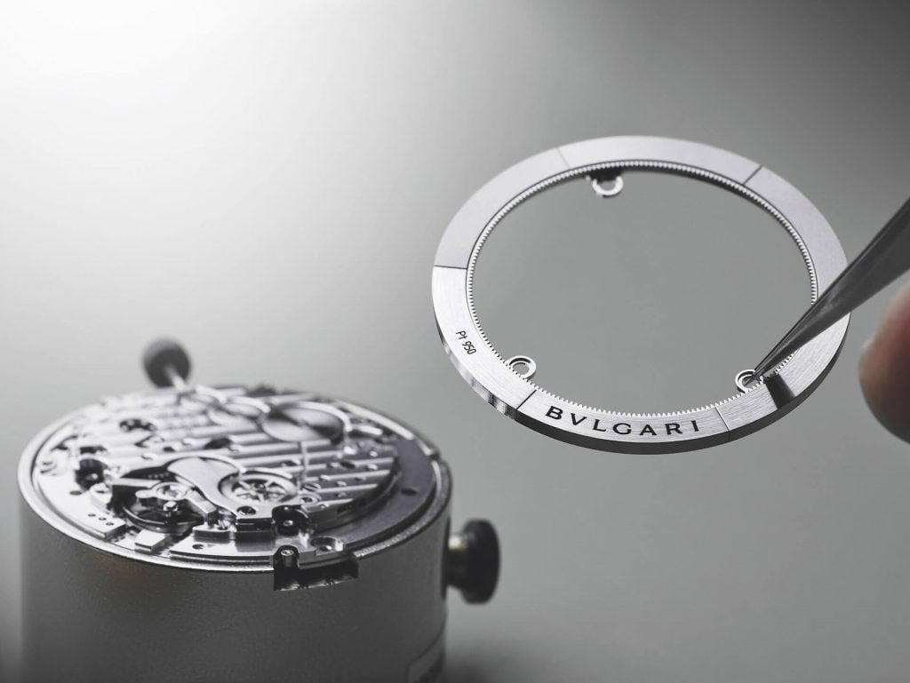 BULGARI OCTO FINISSIMO CHRONOGRAPH GMT AUTOMATIC masa detalle