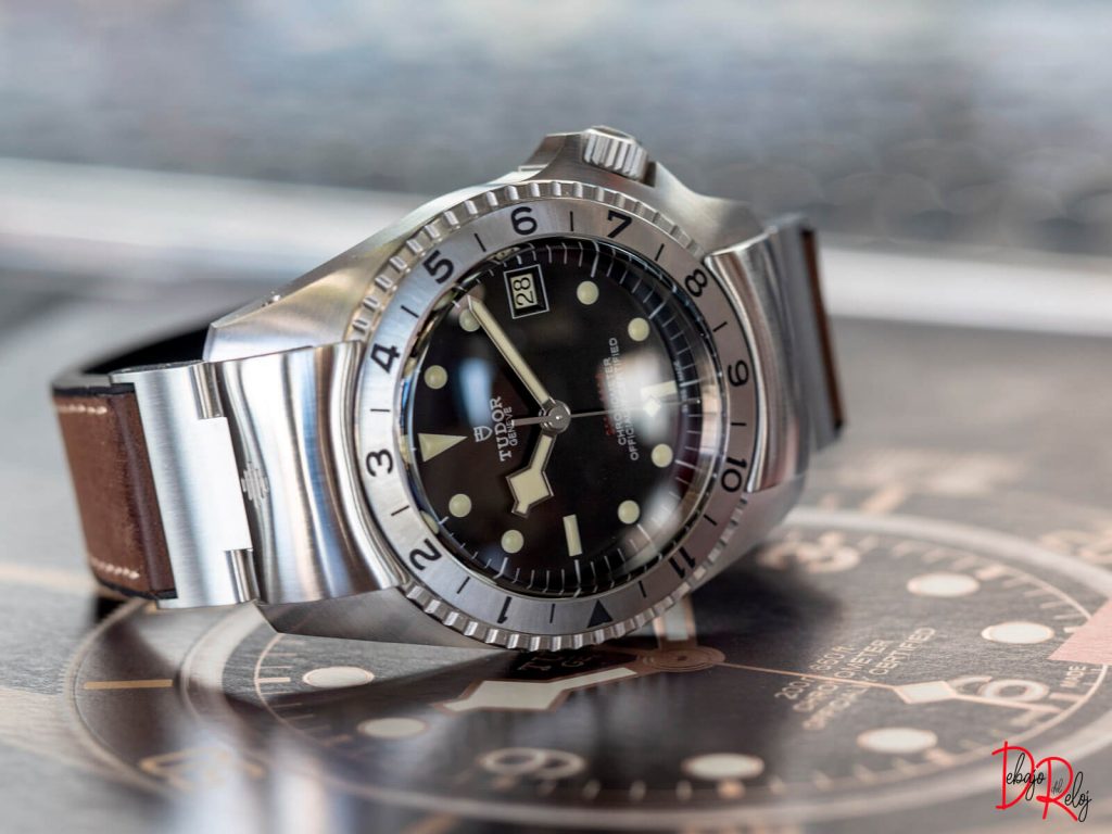TUDOR BLACK BAY P01 lado