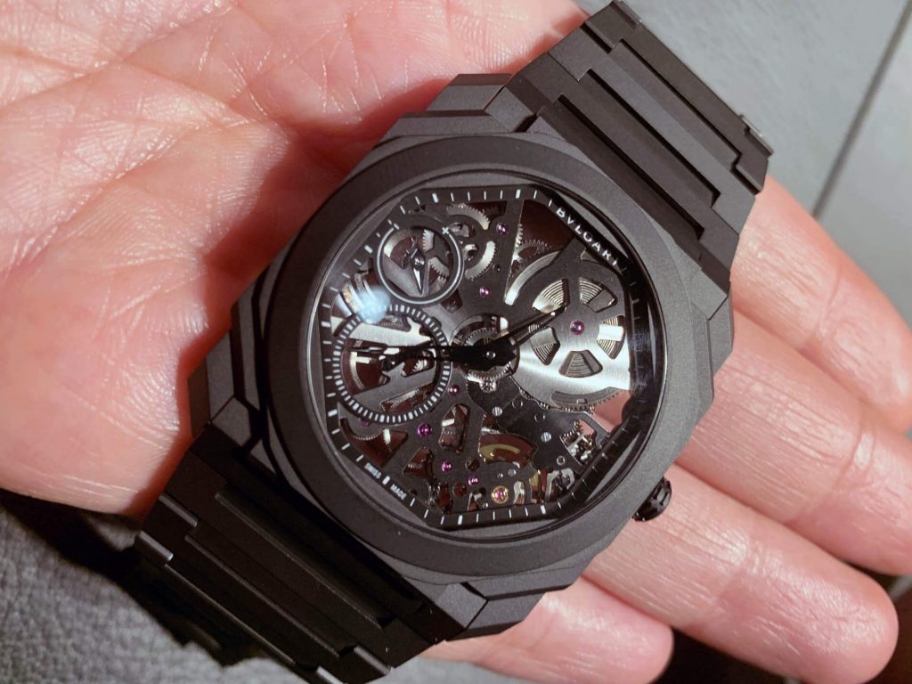 bulgari octo ceramico esqueleto mano