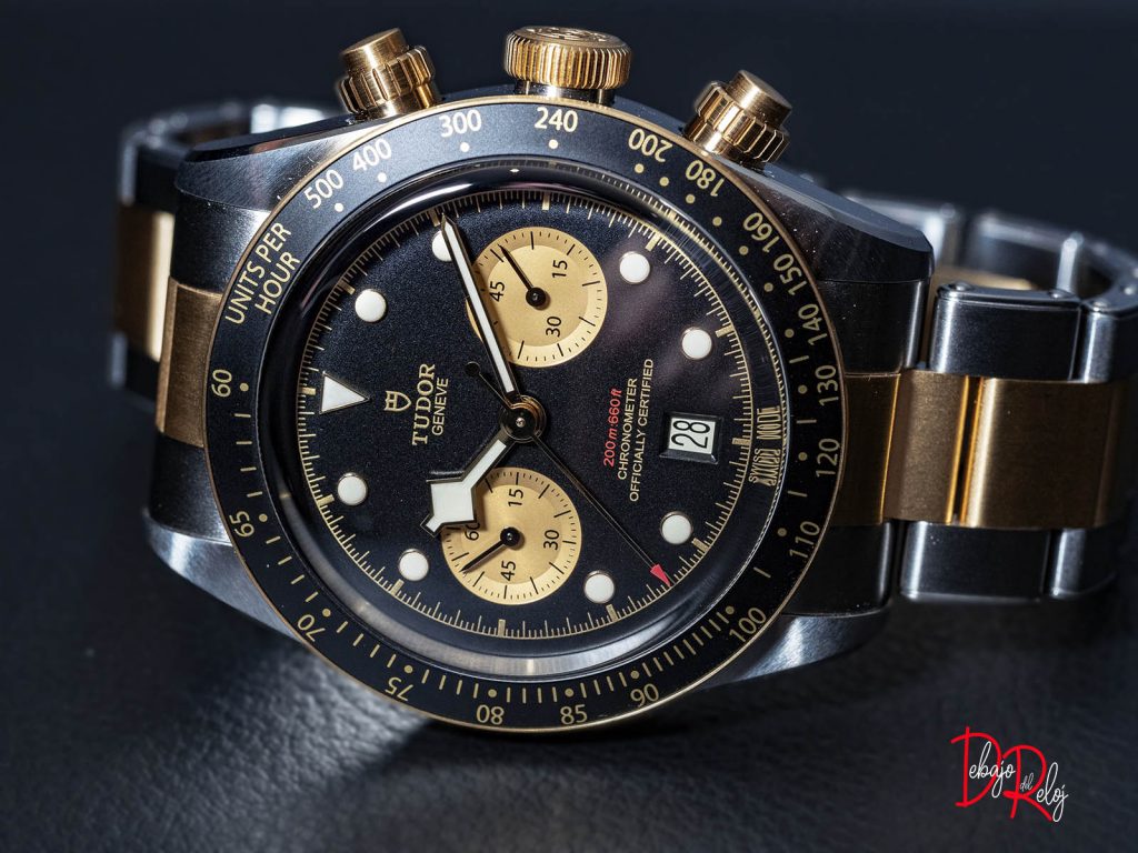 tudor Black Bay Chrono debajo del reloj