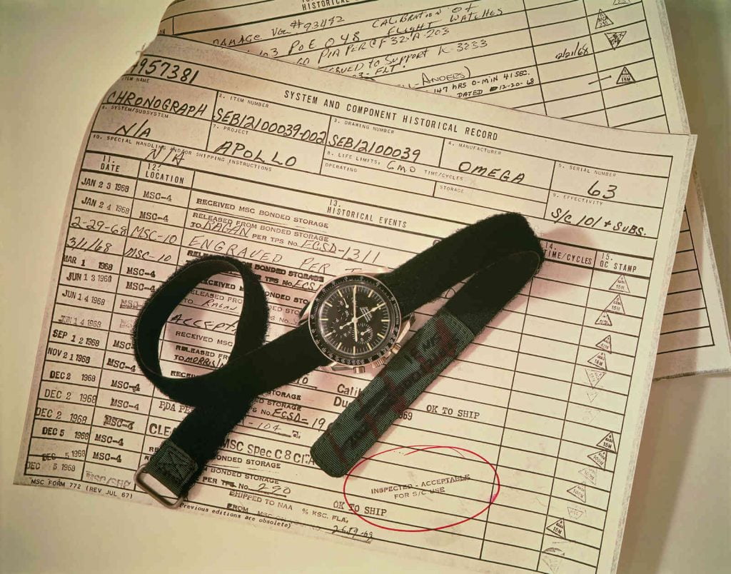 Omega Speedmaster hist debajo del reloj