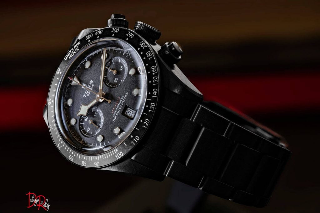 Tudor Black Bay Chrono Dark debajo del reloj 10
