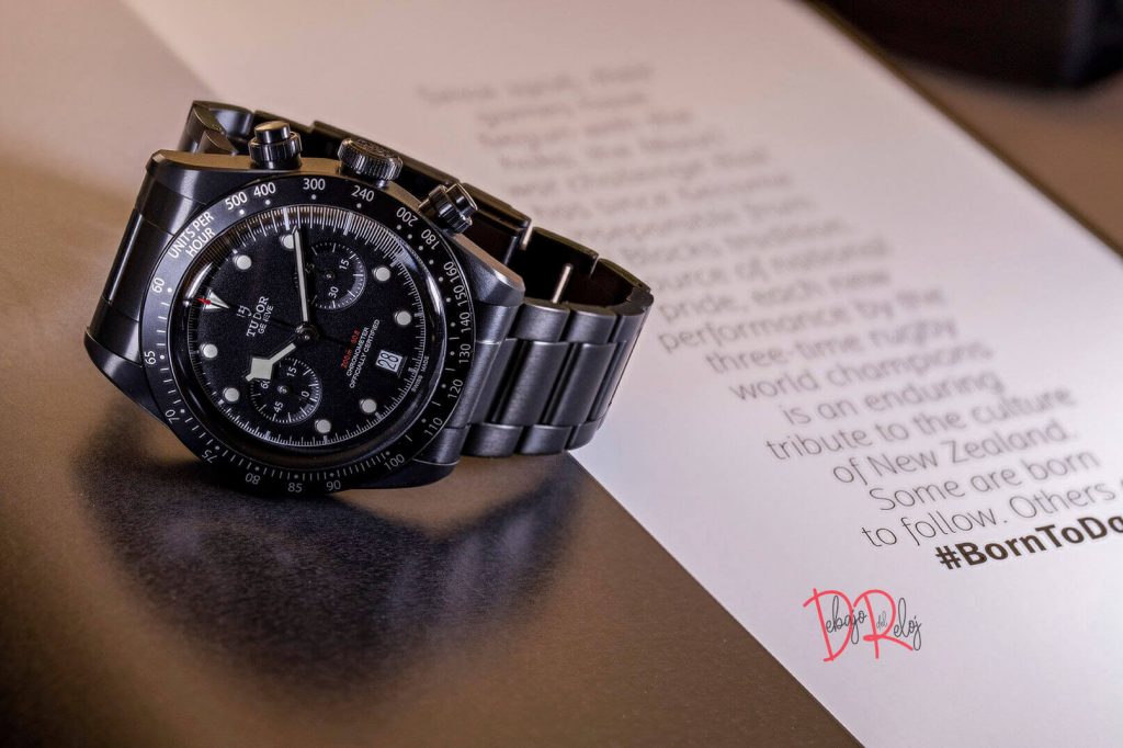 Tudor Black Bay Chrono Dark debajo del reloj 11