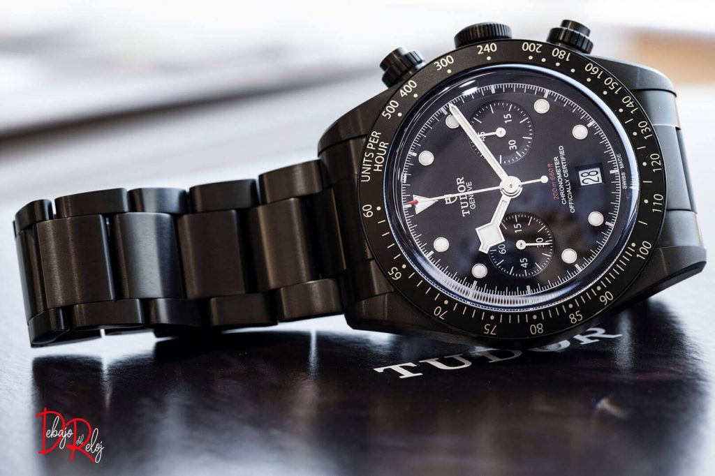 Tudor Black Bay Chrono Dark debajo del reloj 15