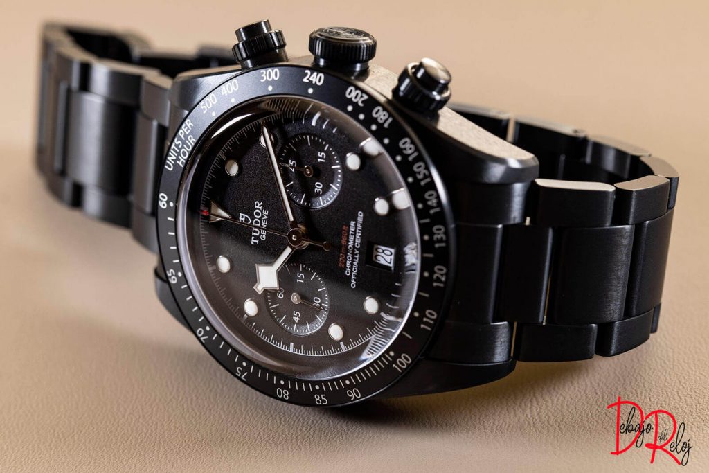Tudor Black Bay Chrono Dark debajo del reloj 17