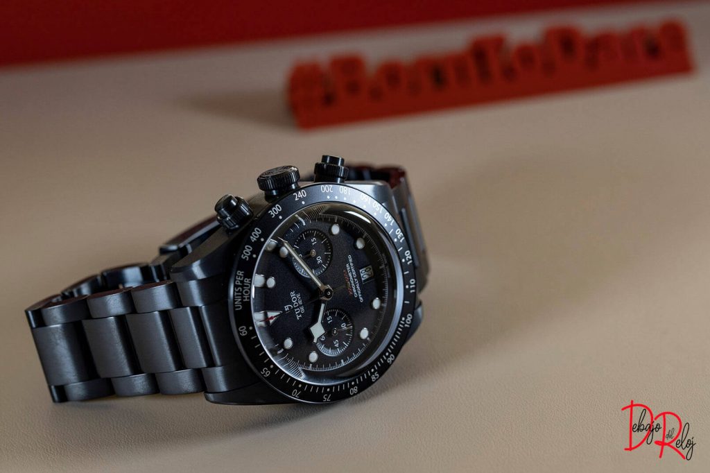 Tudor Black Bay Chrono Dark debajo del reloj 18