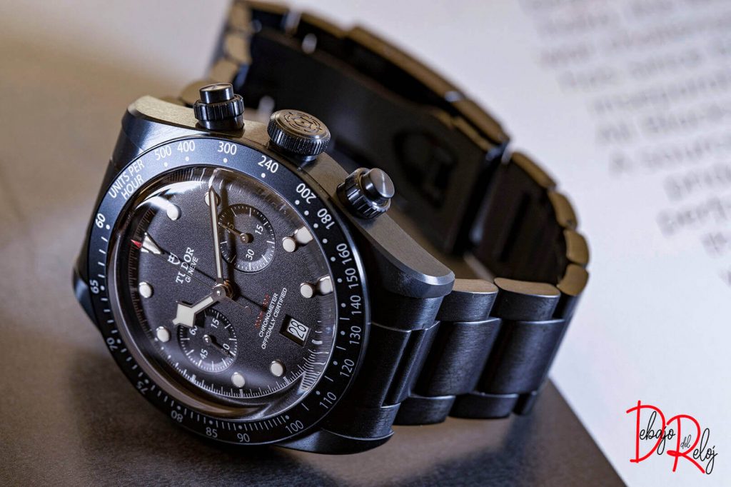 Tudor Black Bay Chrono Dark debajo del reloj 4