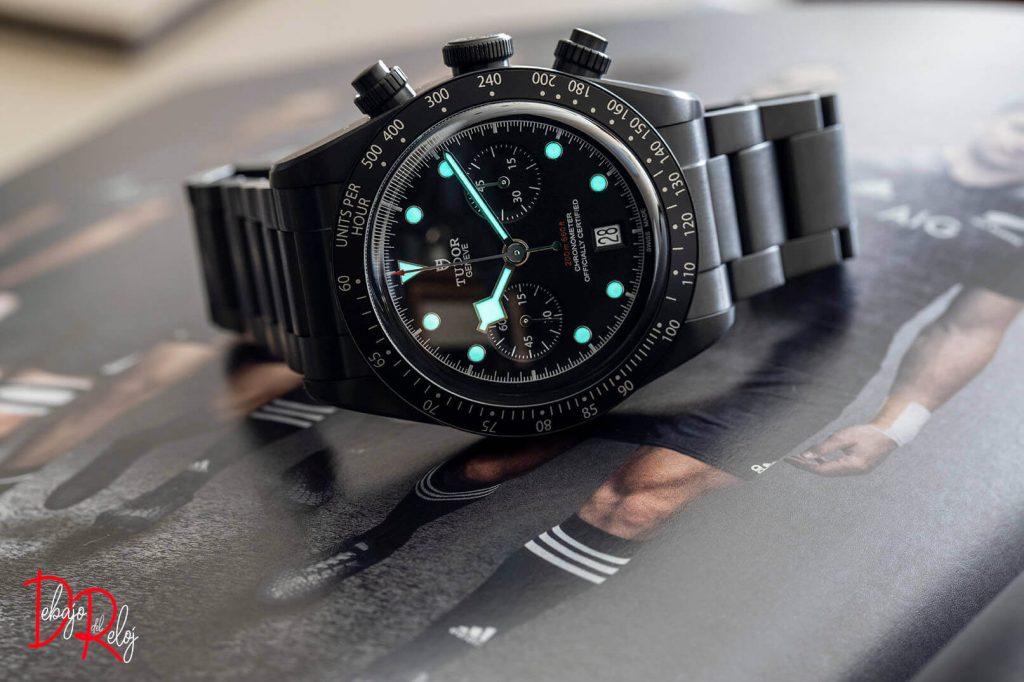 Tudor Black Bay Chrono Dark debajo del reloj 6