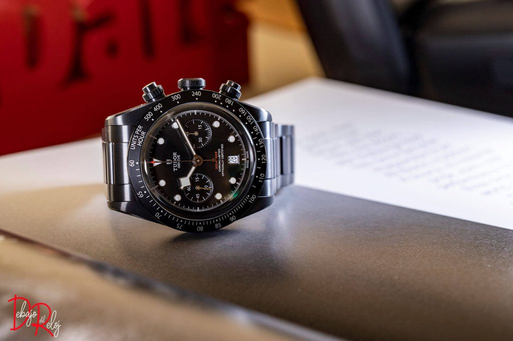 Tudor Black Bay Chrono Dark debajo del reloj 9