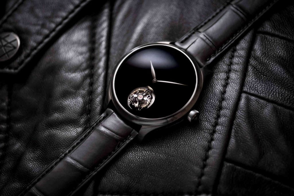 Endeavour Tourbillon Vantablack Black Hands_1804-1206_Lifestyle_02