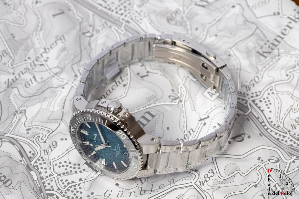 Oris Aquis Date Tungsteno arriba