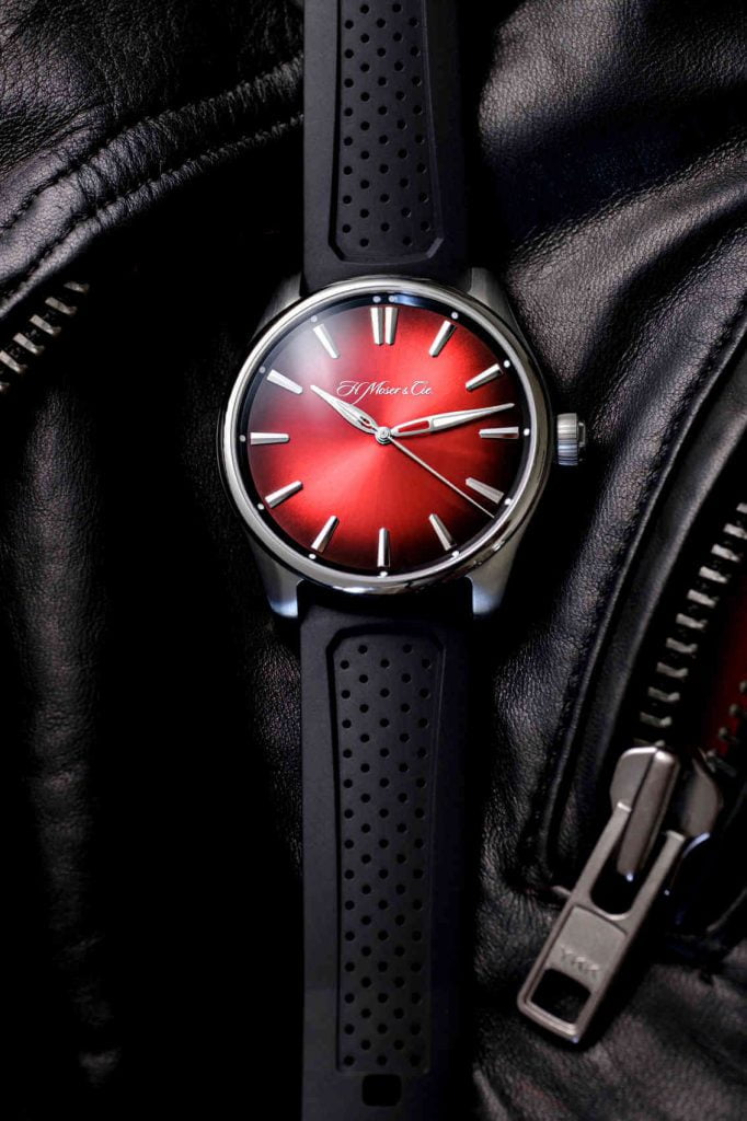 Pioneer Centre Seconds Swiss Mad Red lifestyle 02