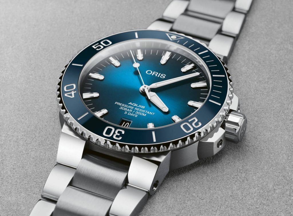 Oris Aquis Date Calibre 400 posado