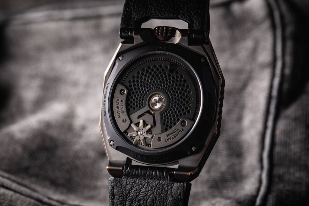 Urwerk UR-100V T-Rex back