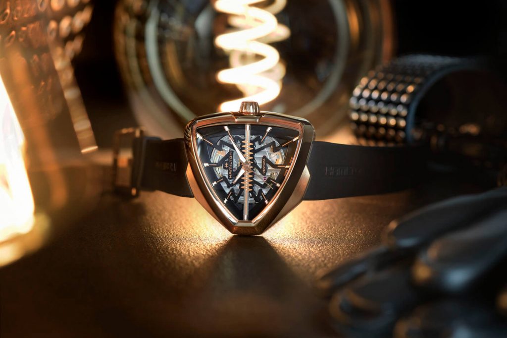 Hamilton Ventura Elvis80 Skeleton_H24525331_Lifestyle 1