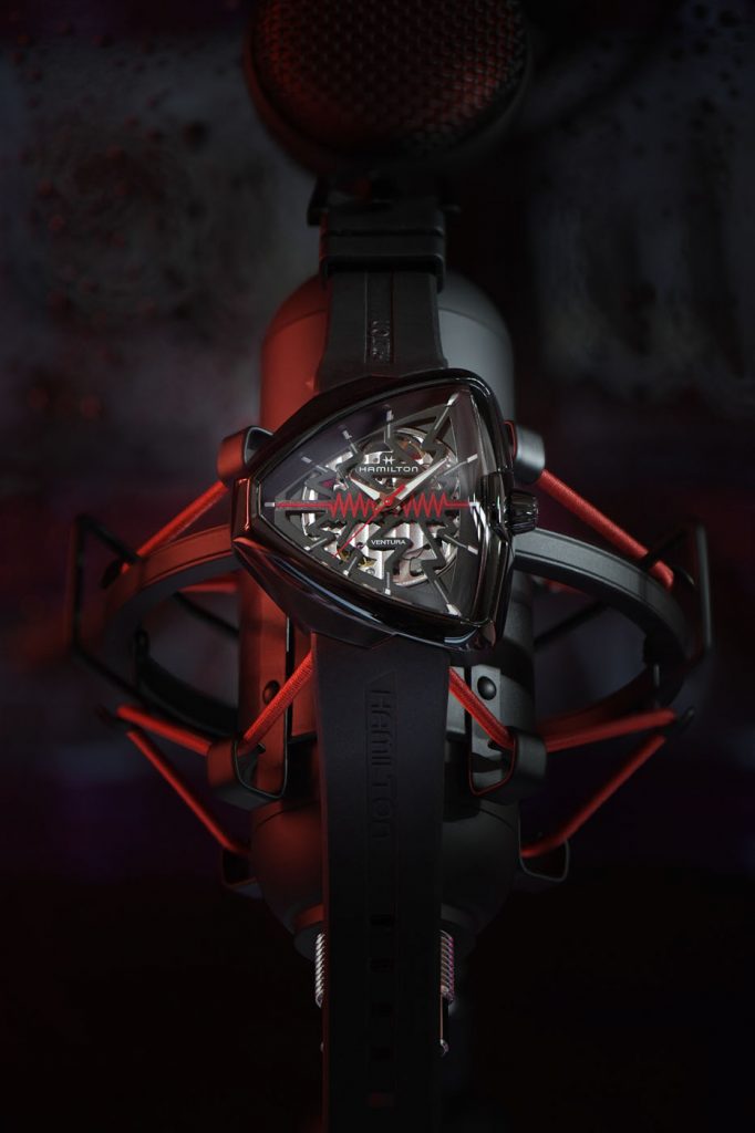 Hamilton Ventura Elvis80 Skeleton_H24535331_Lifestyle 2