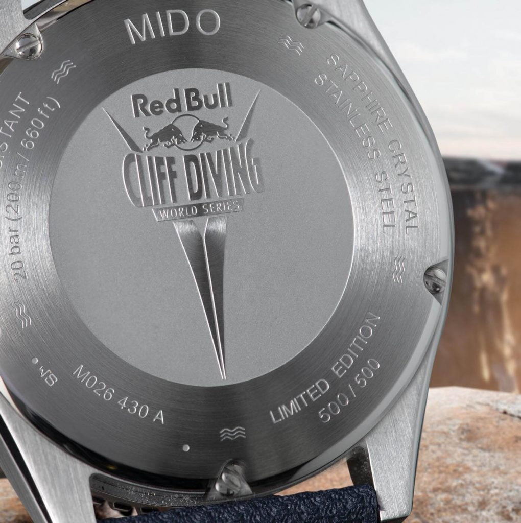 el logo 'Red Bull Cliff Diving', número de serie grabado + número de edición limitada back