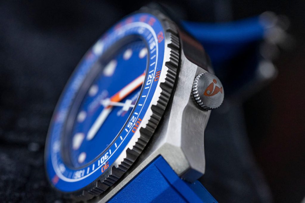 Doxa SUB 600T Pacific Limited Edition deta 1