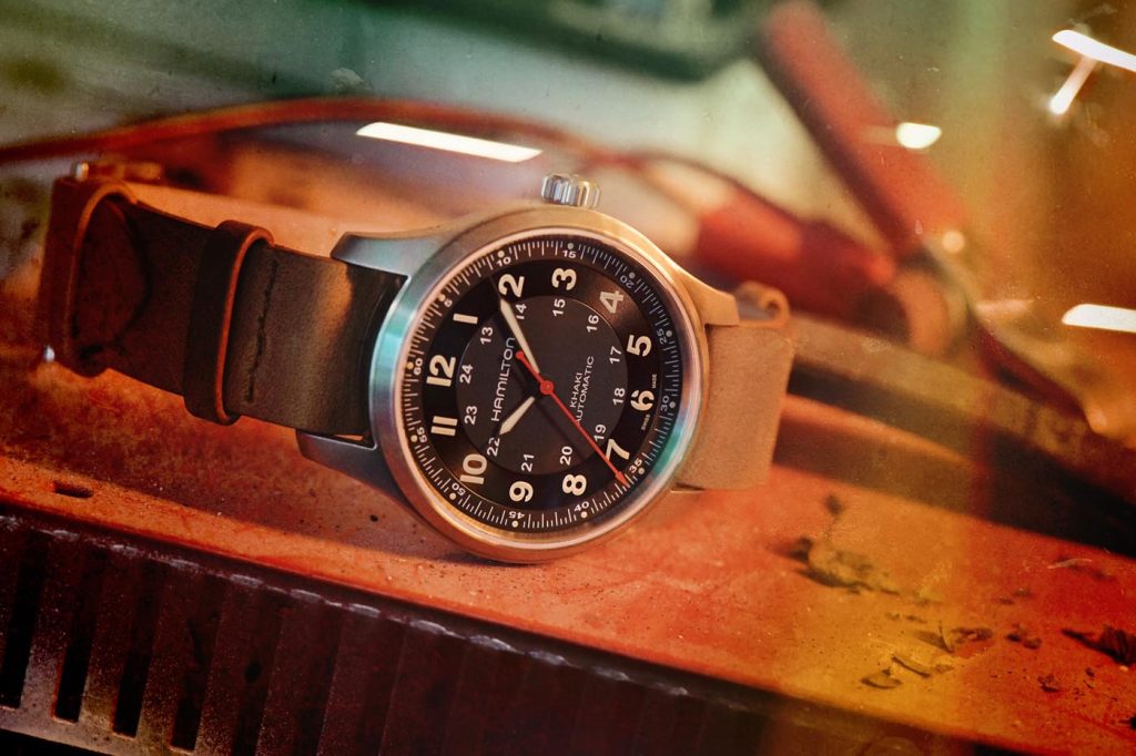 Khaki Field Titanium Automatic Far Cry® 6_H70645533_Lifestyle 2