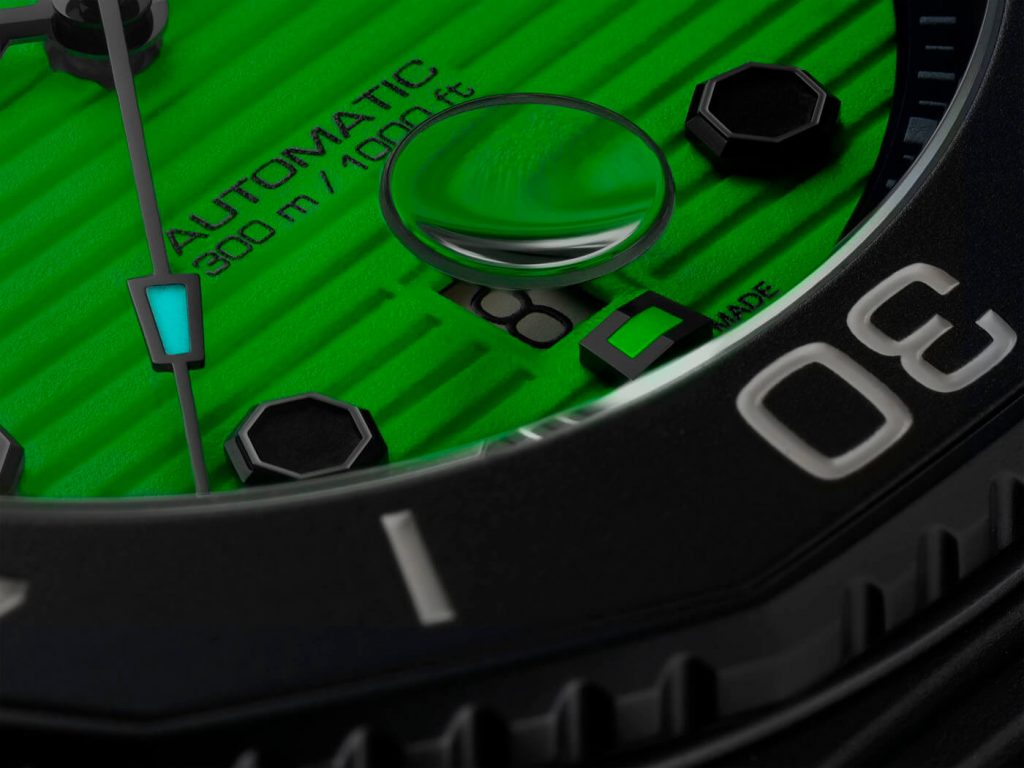 Tag Heuer Aquaracer Professional 300 Night Diver Calibre 5 4