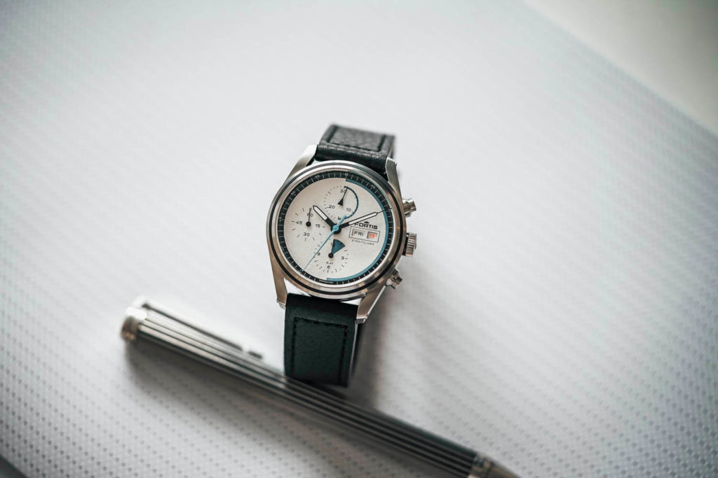 F2340014_Stratoliner_S-41_White_Dust on Black_Aviator_Strap_2