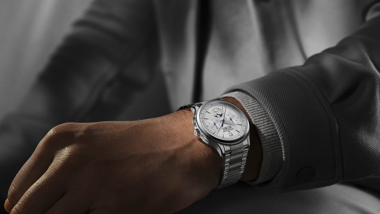 2022-fathers-day-master-control-chronograph-calendar-wristshot-1-16.9-300dpi