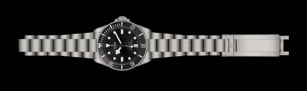 M25407N-0001_black_95817_OF_RVB-Black