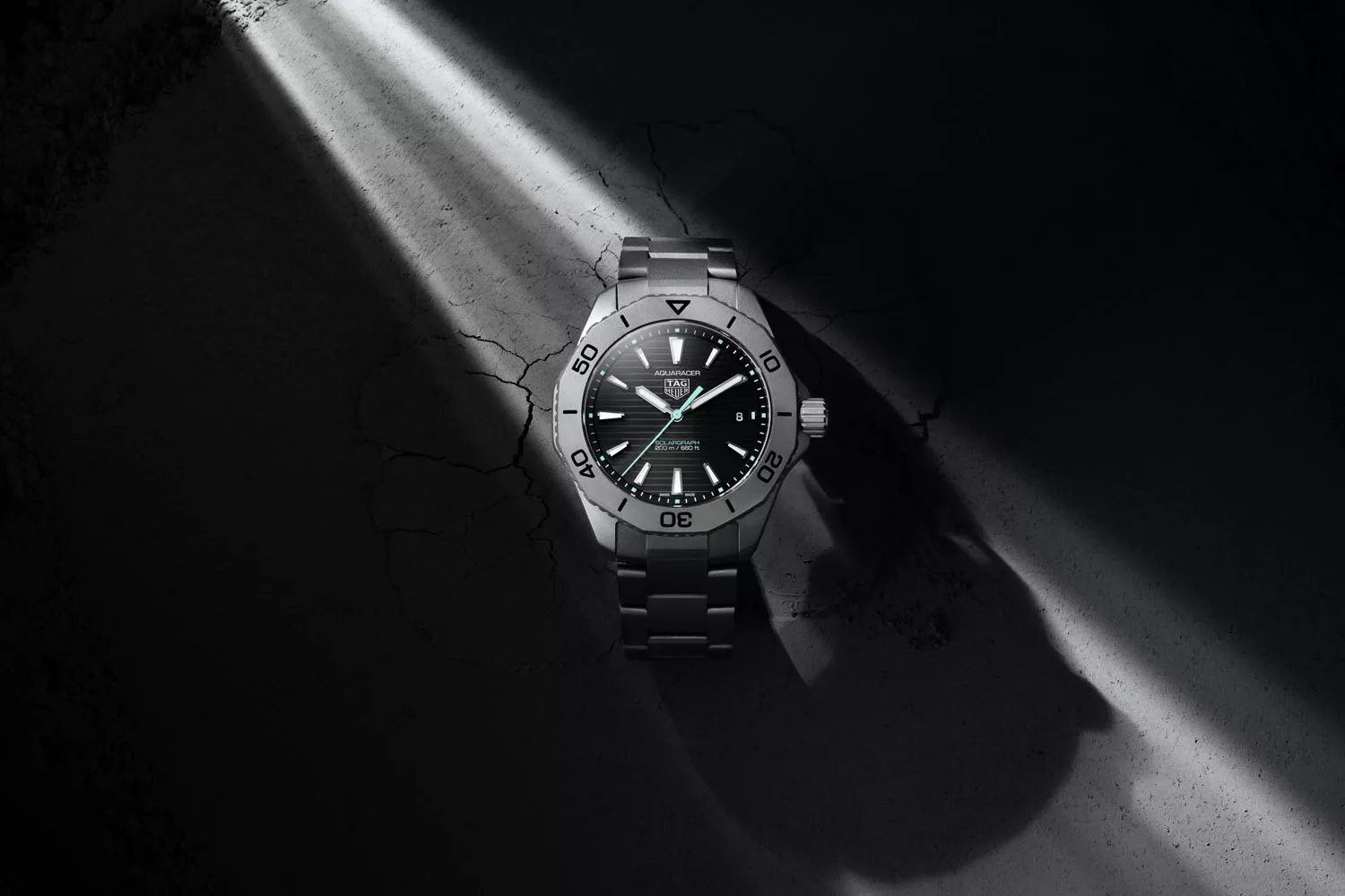 TAG Heuer Aquaracer Professional 200 Solargraph 