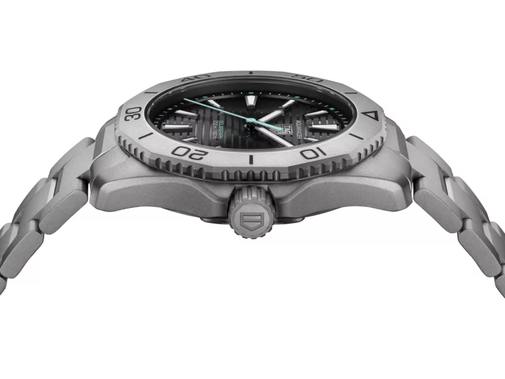 TAG Heuer Aquaracer Professional 200 Solargraph  5