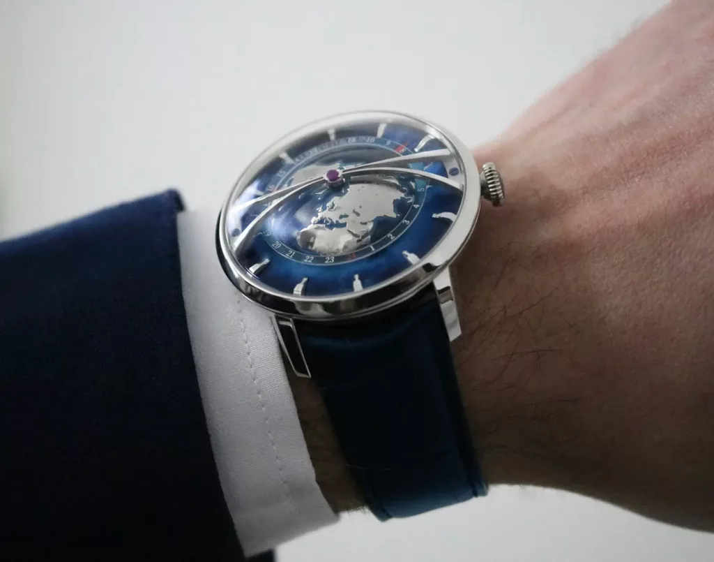 Arnold & Son Globetrotter Platinum 2