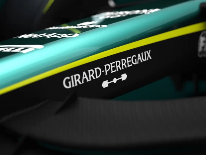 Girard-Perregaux Laureato Green Ceramic Aston Martin 2