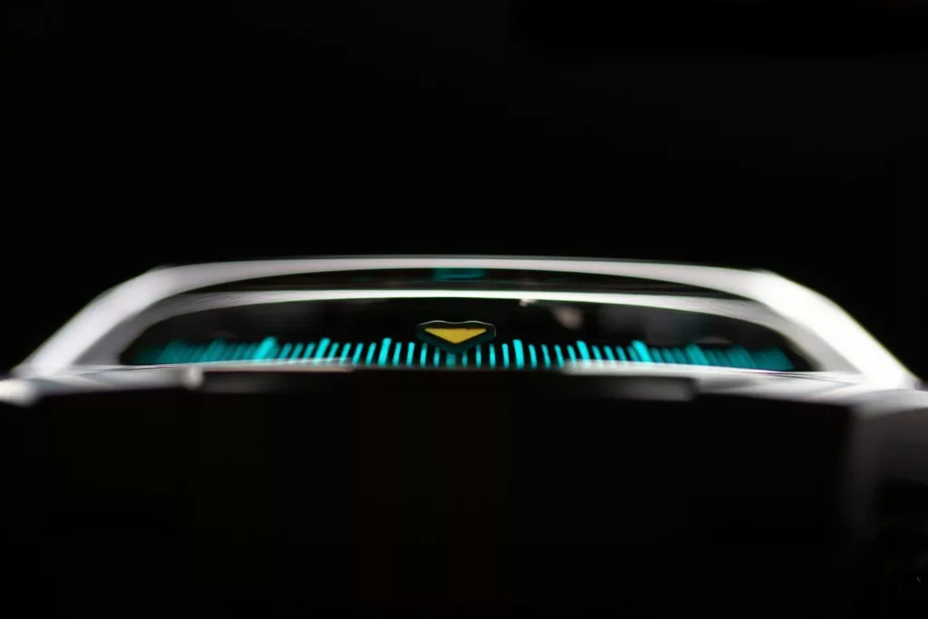 Urwerk UR-100V Magic T 4