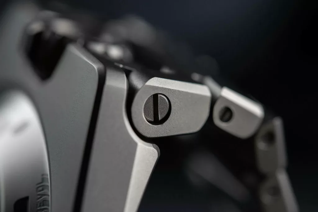 Urwerk UR-100V Magic T 7