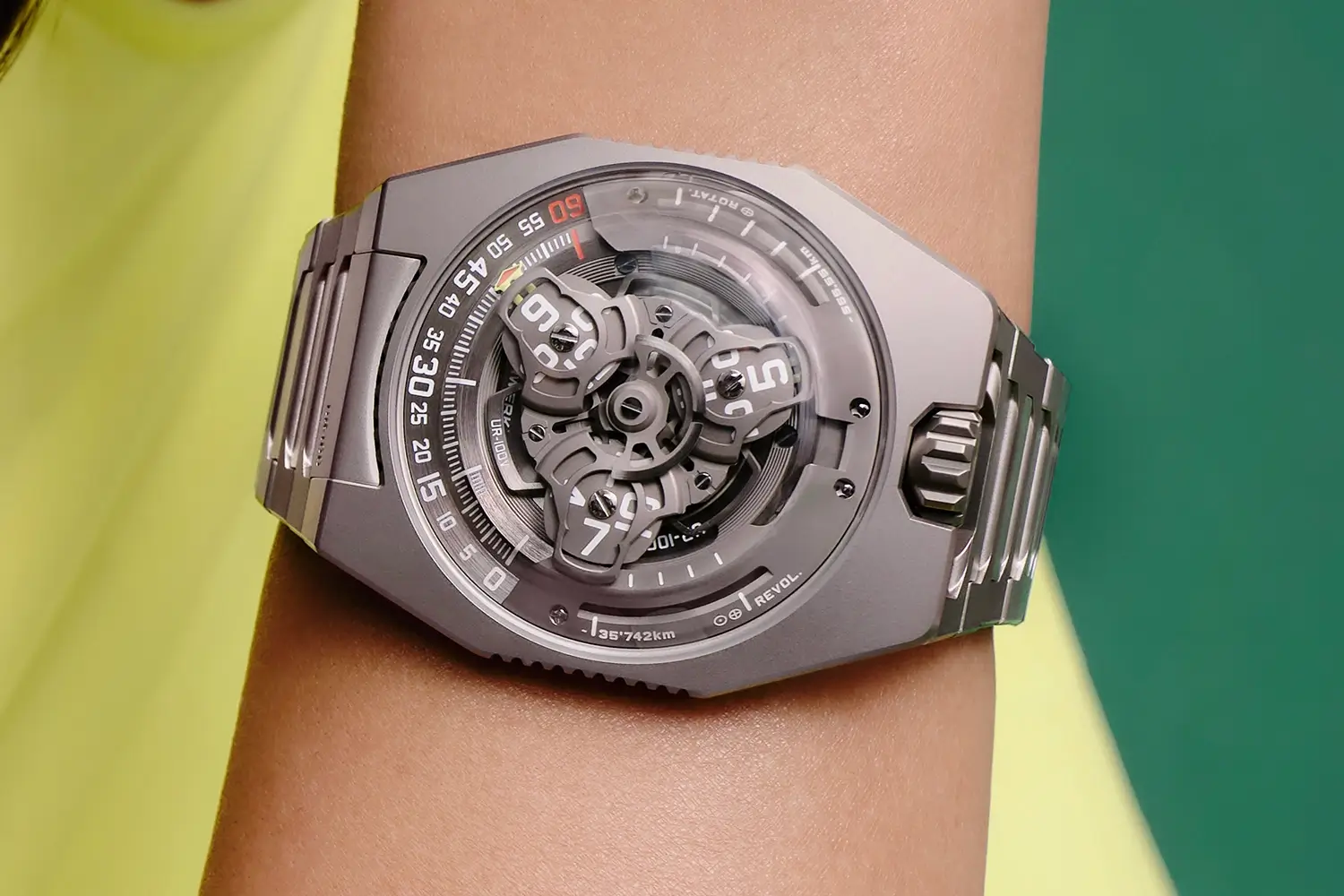 Urwerk UR-100V Magic T PORTADA