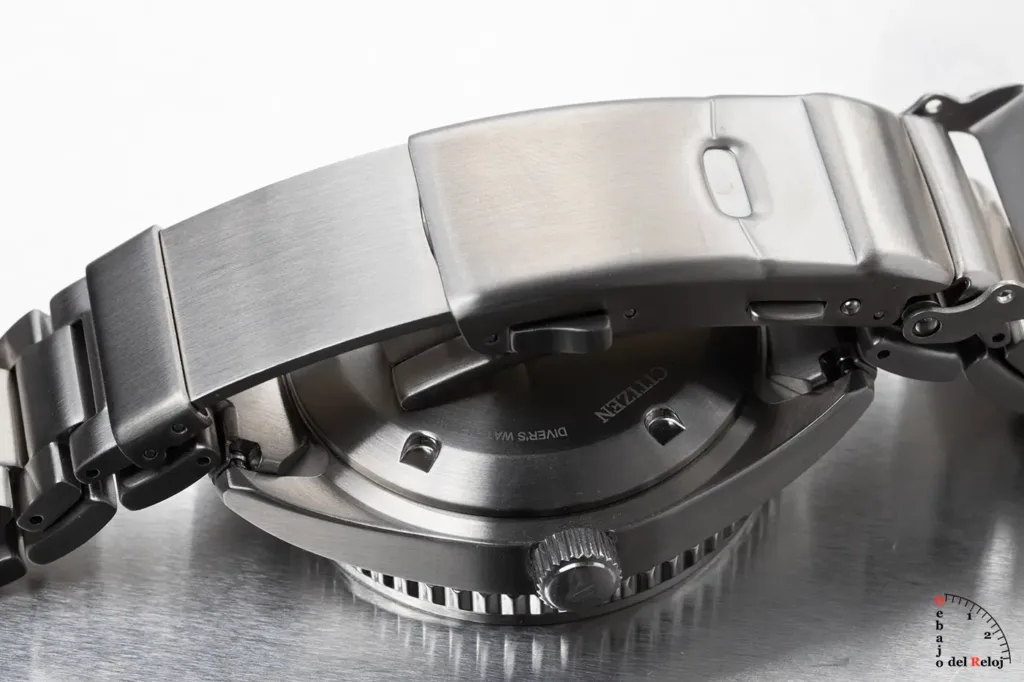 Citizen Challenger Diver NY0129-58L 11