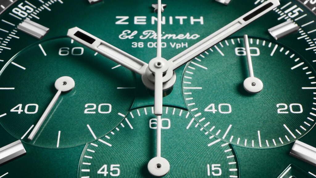 Detalle macro de la esfera verdigrís degradada del Zenith Chronomaster Original edición limitada París.