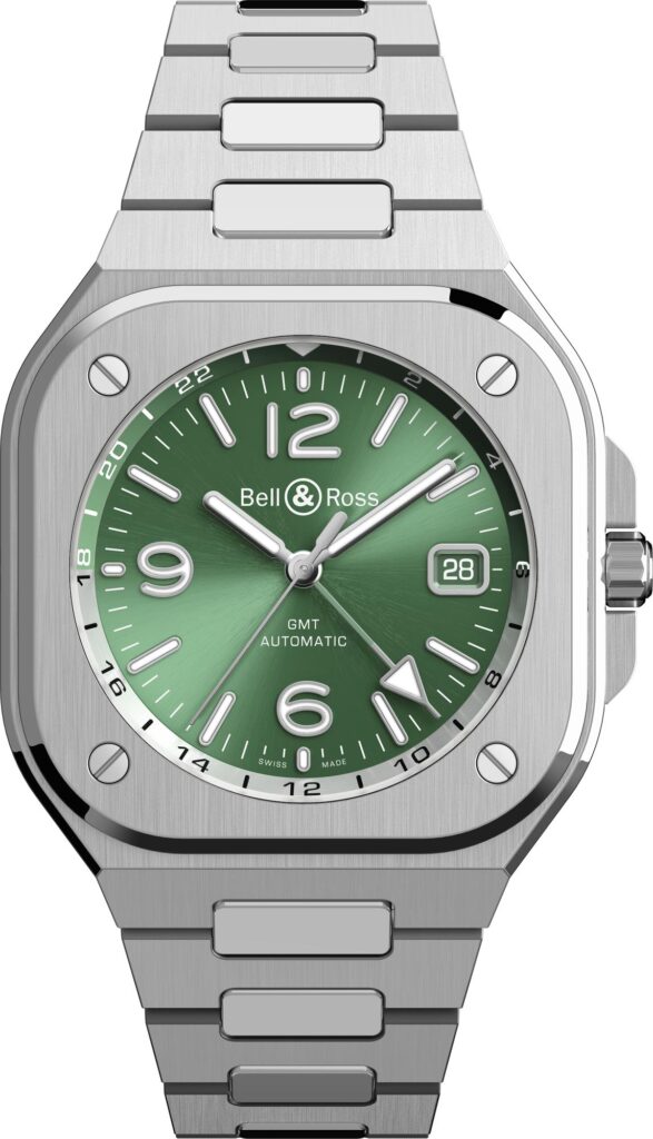 Bell & Ross BR-05 GMT Green Steel - Versión en brazalete de acero Fotografía frontal completa del Bell & Ross BR-05 GMT con brazalete de acero