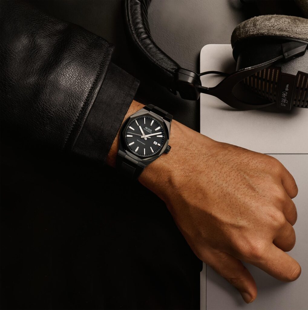Fotografía en muñeca wristshot del reloj MIDO Multifort 8 One Crown